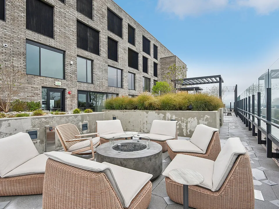 Solaire 7607 Old Georgetown