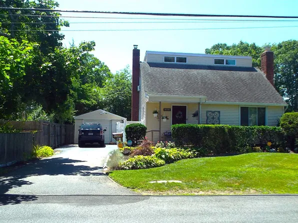96 Chenango Drive, Bay Shore, NY 11706