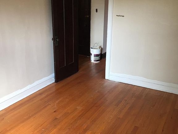 2nd image of 2419 W Sunnyside Ave