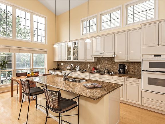 5th image of 121 Sagamore Dr #121