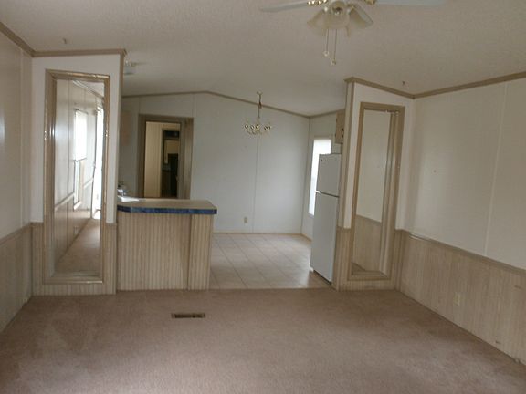 2nd image of 215 Hickory Cir