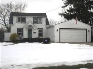 5165 Oakmont Dr, Lyndhurst, OH 44124