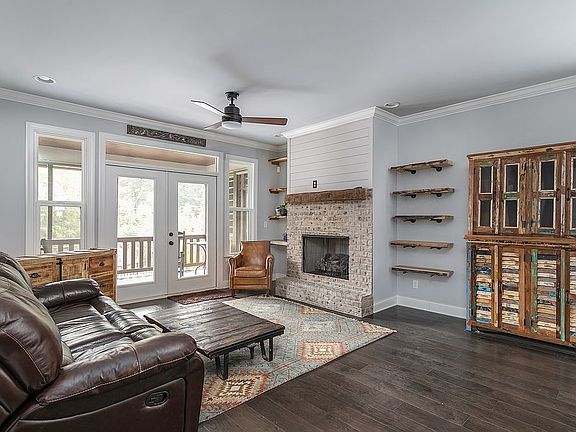 4th image of 1810 Seven Pines Ln