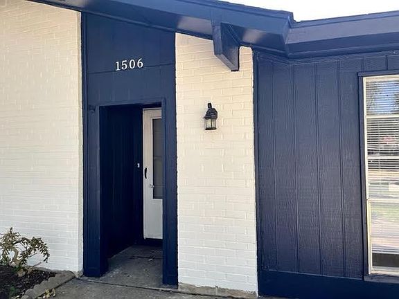 2nd image of 1506 Deepwood Dr