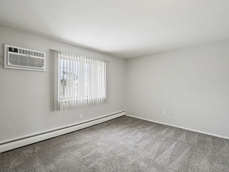 Cherry Hill Village Apartments - Dearborn Heights, MI — Photo 17