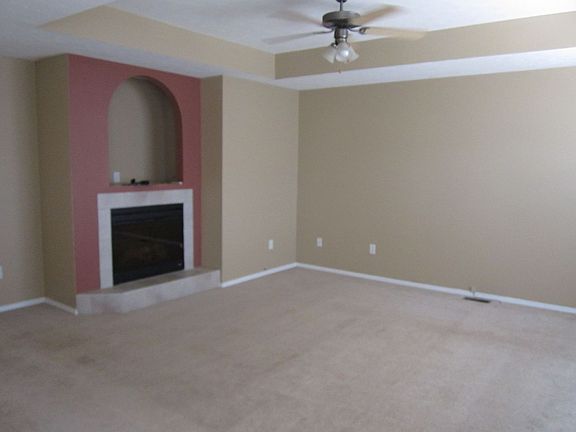 5th image of 412 Denton Cir