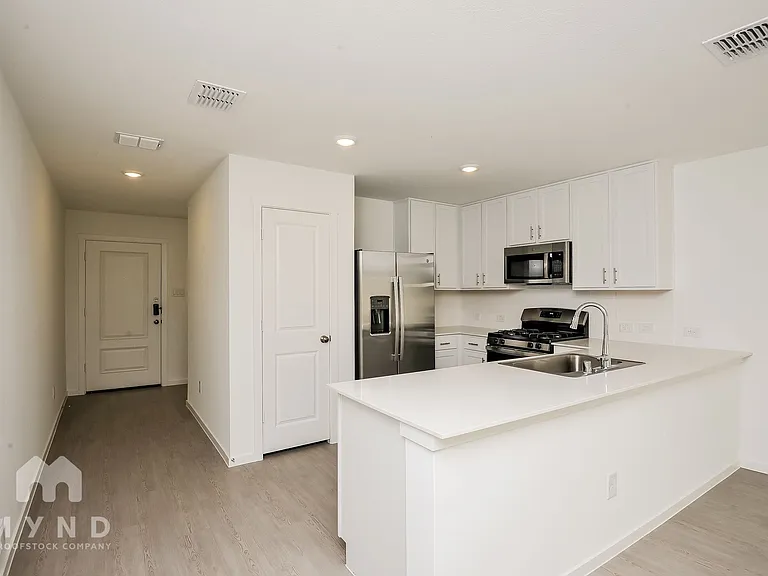 2716 Mistwood Dr — Photo 10