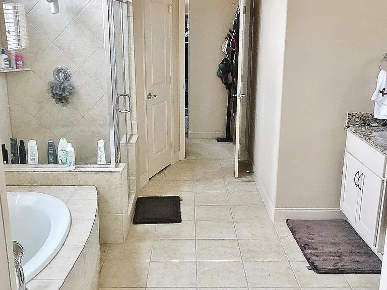 818 Lester St — Photo 17