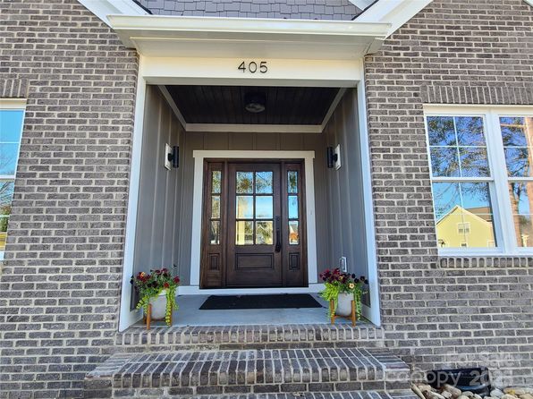 405 19th Avenue Cir NW, Hickory, NC 28601