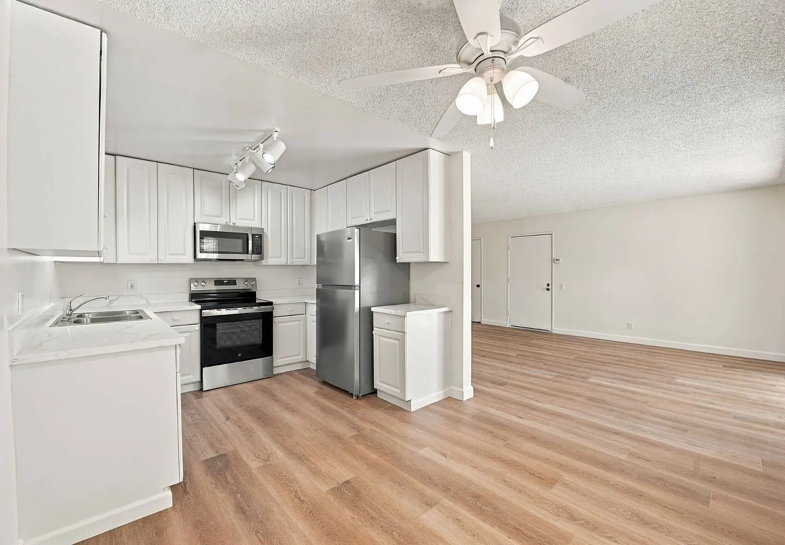 Granada Gardens Apartments — Photo 1