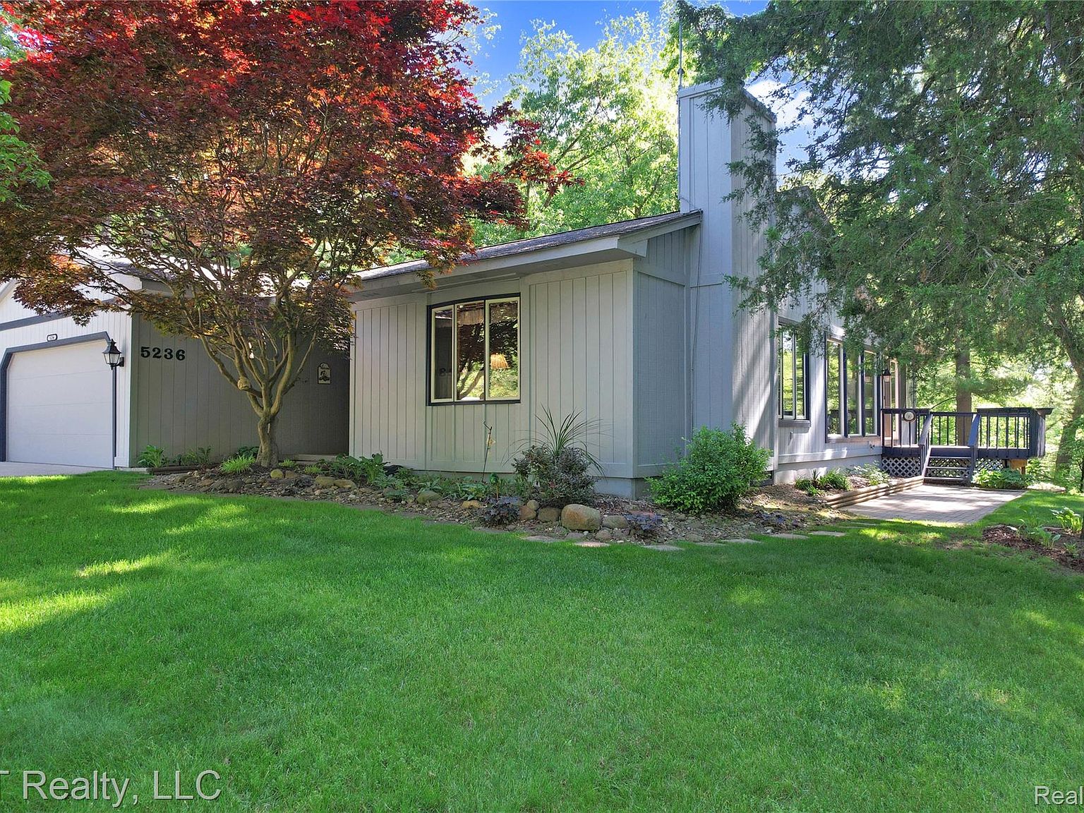 5236 Schlenker Rd, Hamburg, MI 48139