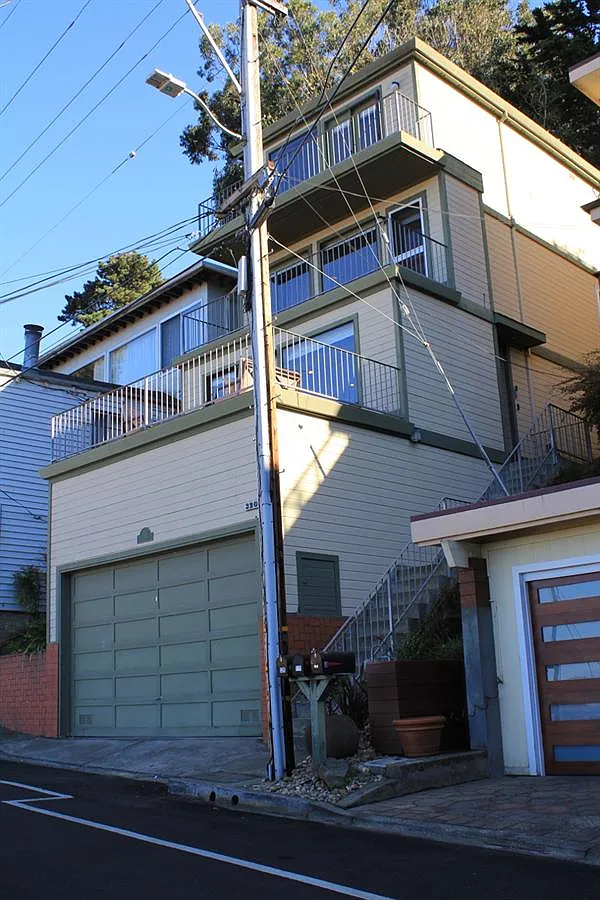 320 Kings Rd photo 1