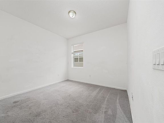 3rd image of 417 SAPPHIRE DRIVE