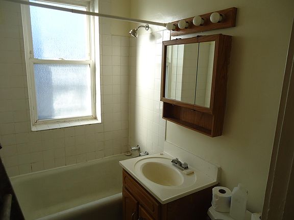 5th image of 4648 N Sacramento Ave APT 2