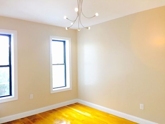 2nd image of 117 Jefferson Ave #B5