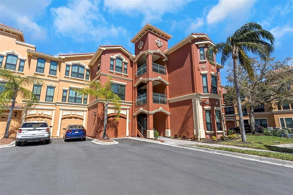 2 bed, 2.0 bath, 1309 sqft, $2,400 — Photo 2