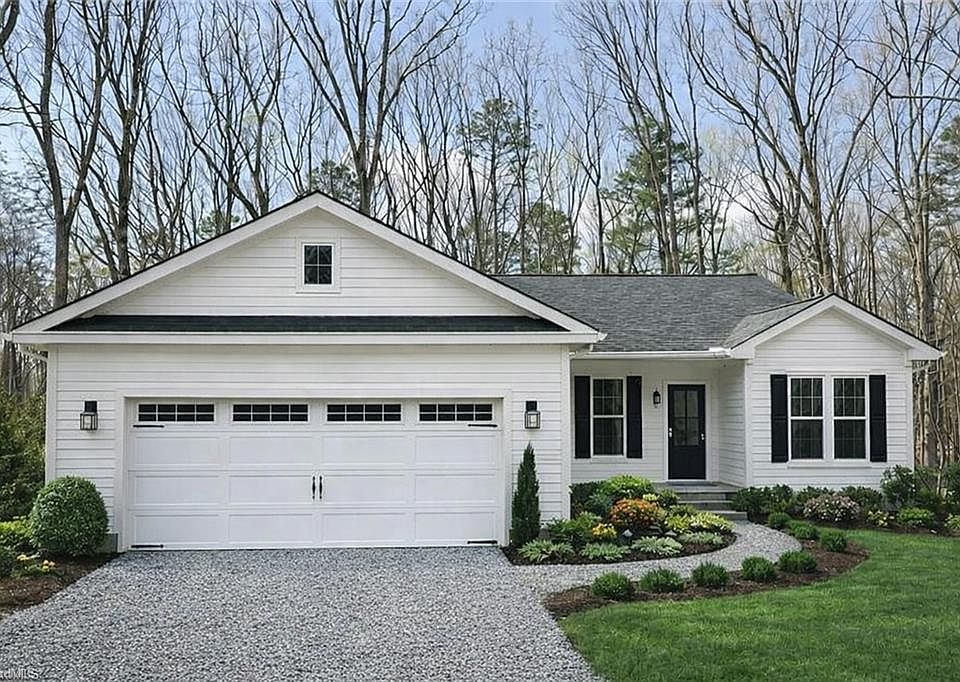 1st image of 348 Woodland Dr