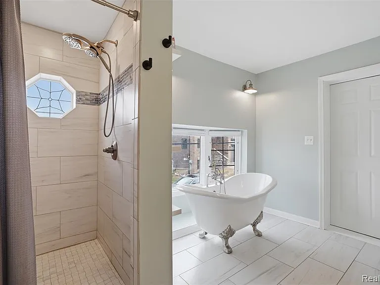 2299 Kingston St — Photo 21