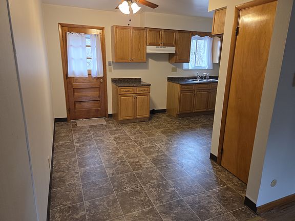 4th image of 265 Crest Ave #6