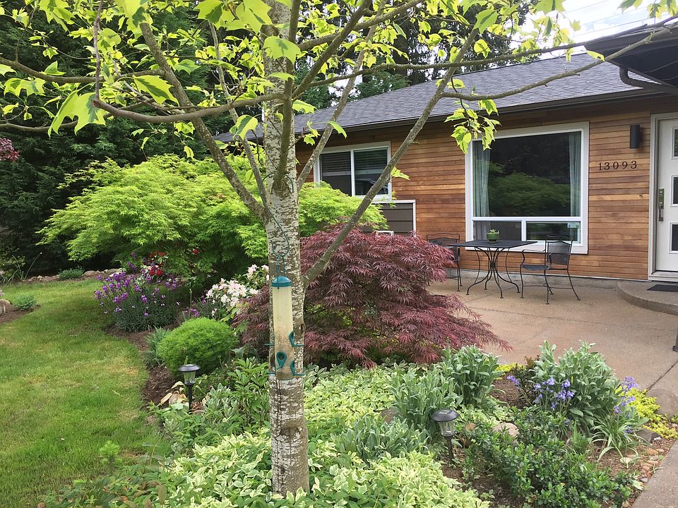2nd image of 13093 NE Weidler St