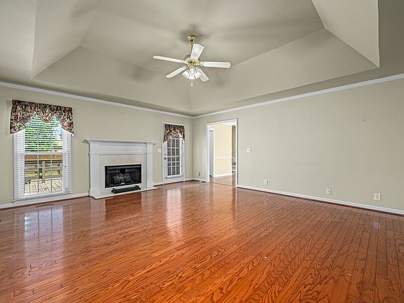 4th image of 2406 Colfax Dr