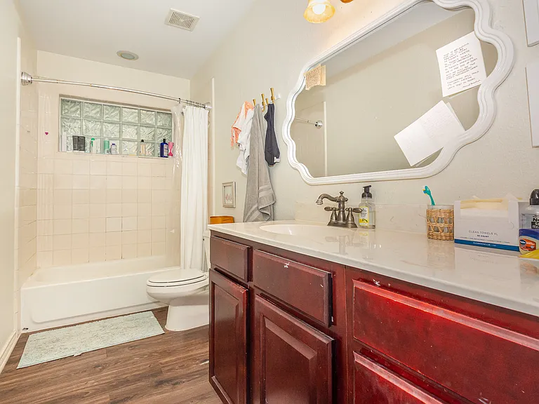 4220 Lovers Ln — Photo 18