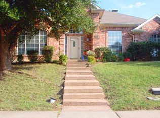 906 Brittany Dr, Lewisville, TX 75067