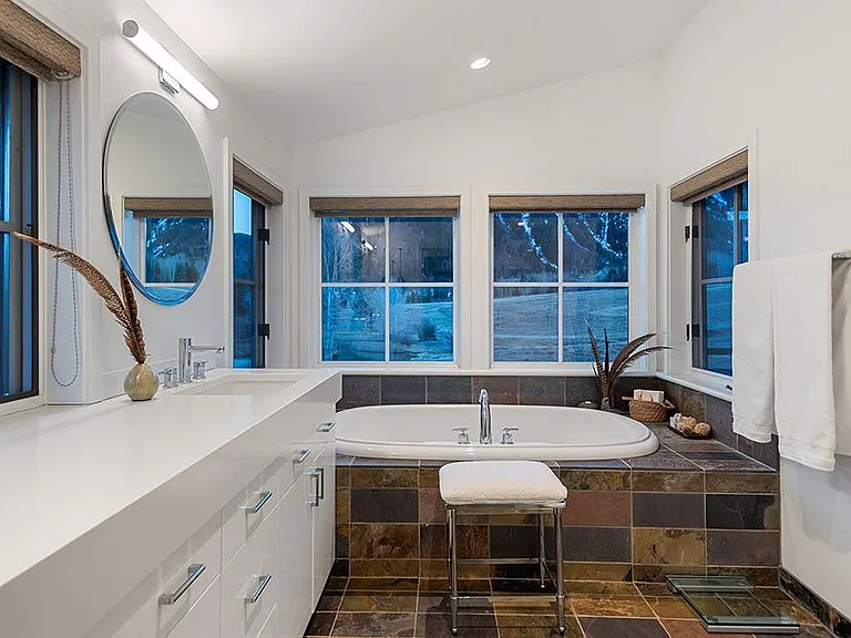 240 Heather Ln — Photo 14