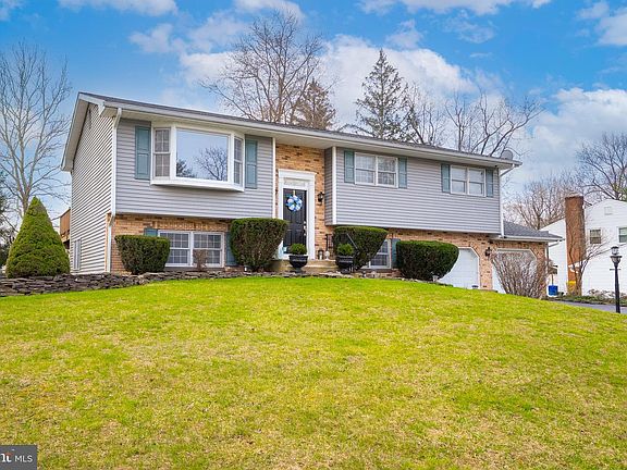 2nd image of 29 Hawthorne Ln