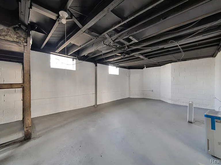 8550 W Outer Dr — Photo 17