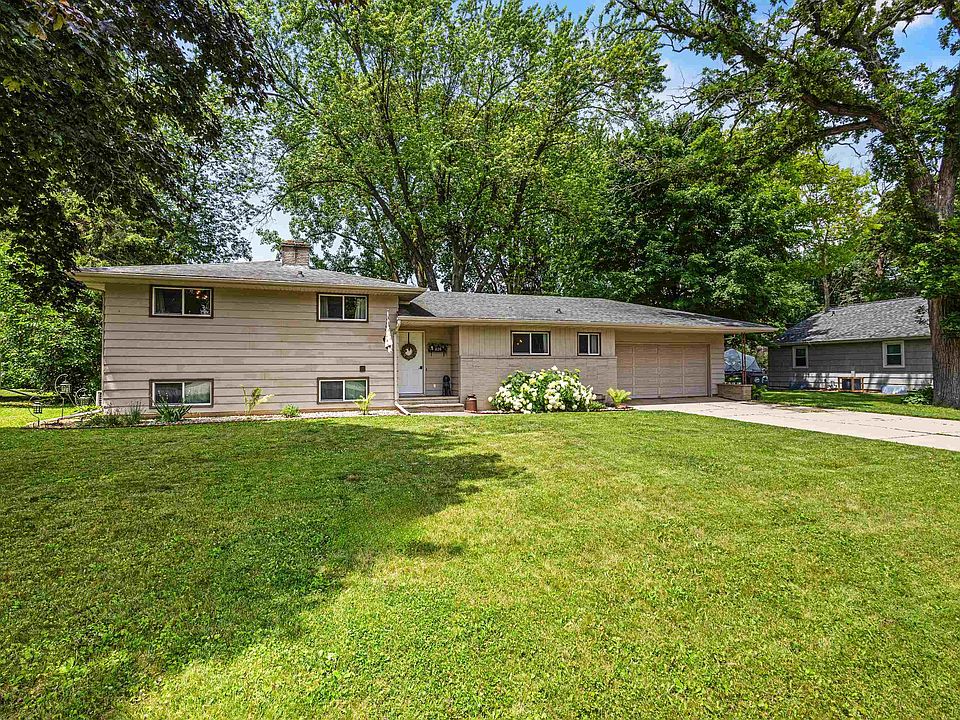 1st image of 826 Fieldcrest Dr