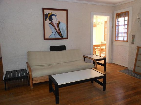 2nd image of 704 Lytle St