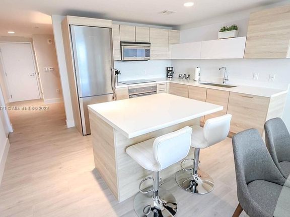 2nd image of 16385 Biscayne Blvd Unit 1218