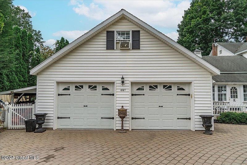 5th image of 274 Lake Avenue