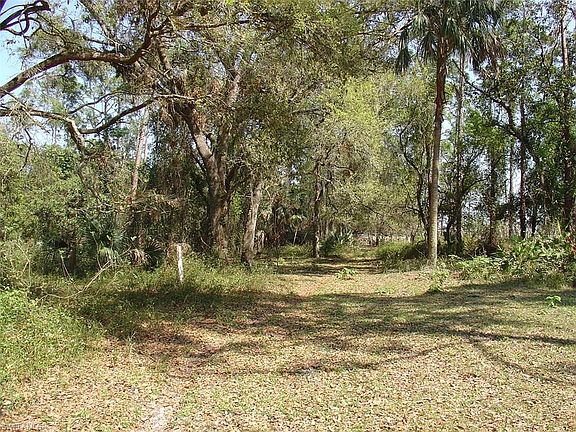 5th image of 975 Silver Lake Rd