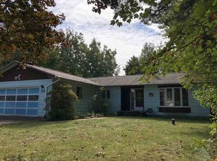 7577W Riverview Dr, Manistique, MI 49854