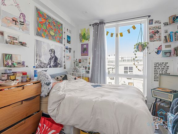 3rd image of 317 Woodbine St #2B