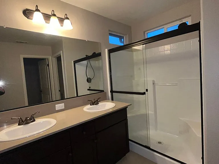 3923 W Jerome Ave — Photo 8