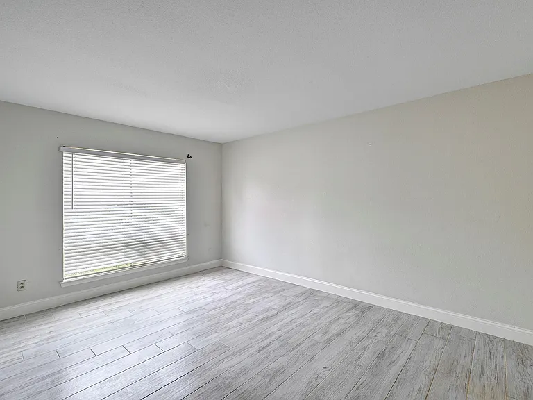 2230 S Piney Point Rd #104 — Photo 9