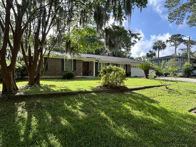 1008 Charlene St — Photo 2