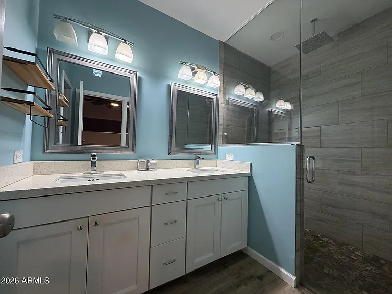2514 E Fairmount Ave — Photo 16