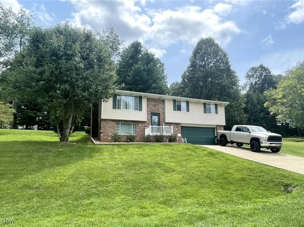 102 Chalet Ln, Marietta, OH 45750