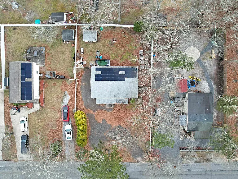 450 Redwood Ave — Photo 22