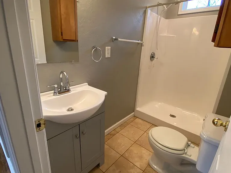 704 Francis St E — Photo 13