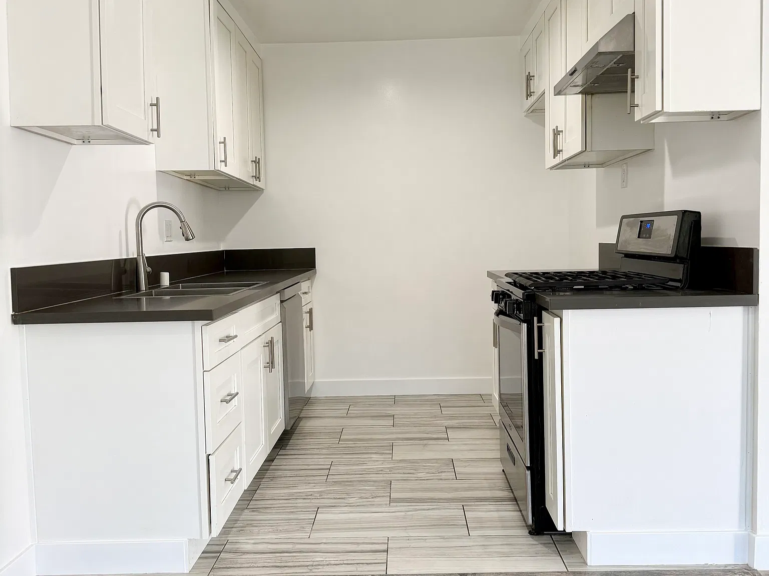 2 bed, 750 sqft, $2,500 — Photo 3