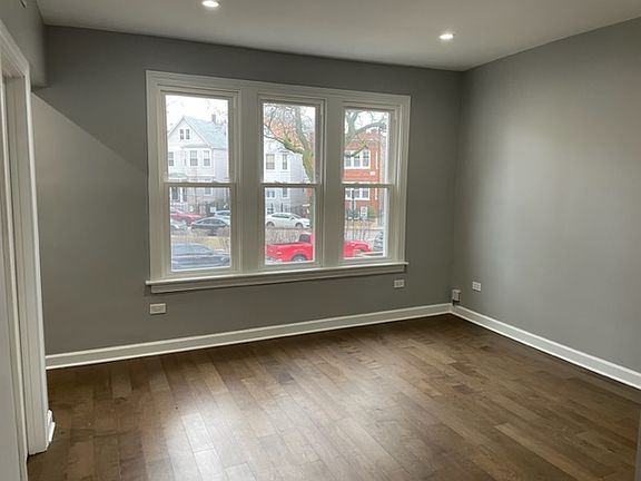5th image of 2928 N Hamlin Ave Unit 2