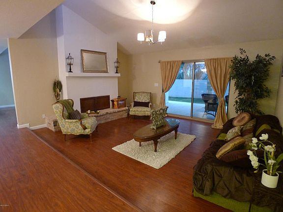 4th image of 410 N Schrader Ln