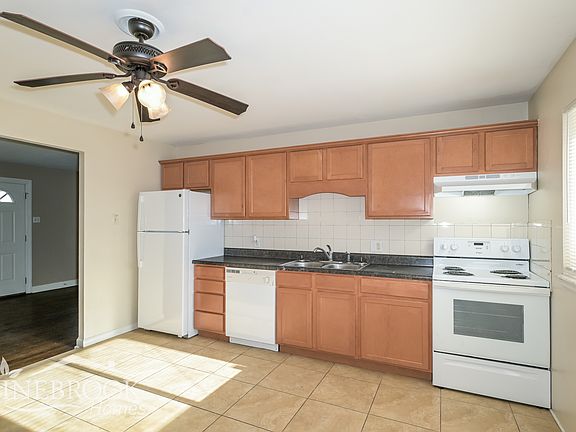 5th image of 1860 Bluebird Dr