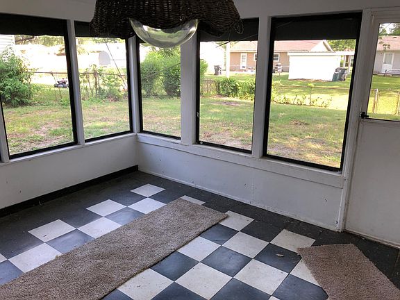 Screened in back porch 