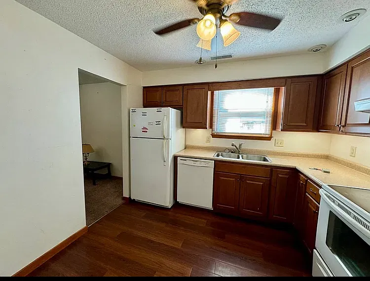 3 bed, $1,450 — Photo 4